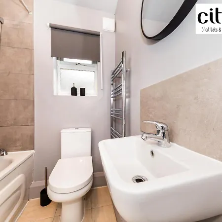 Four Bedroom House By Citipad - Easy Access To London Bridge, Victorica, St Pancres Station Holiday home *
