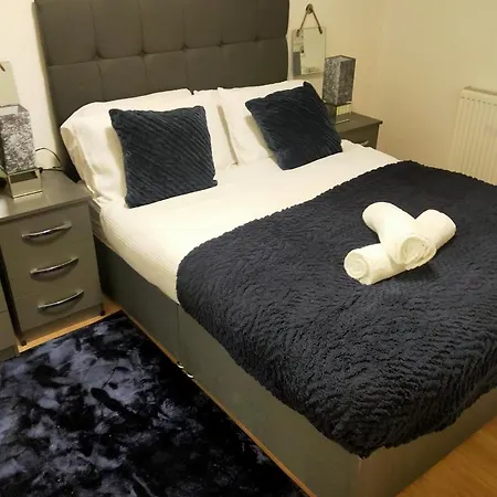 Impeccable 2-bed House London