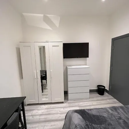 Guest house In Modernised Victorian House Croydon