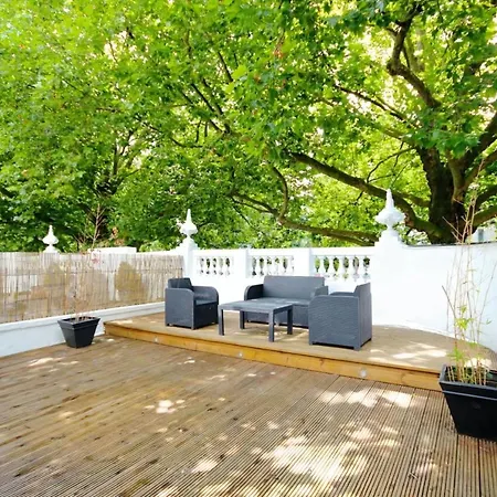Tree House Celebrity In Notting Hill Apartment London