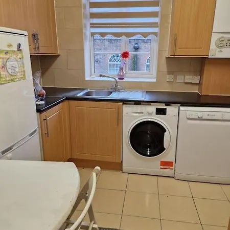 Primary Bedroom With King Size Bed In 3 London