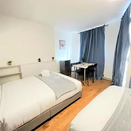 Guest house Stepney 17 Double Bedrooms
