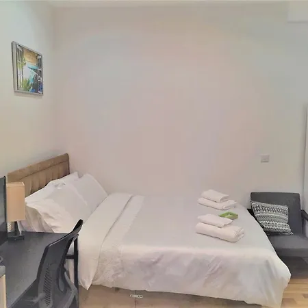 La Vie - Entire - Next To District Elizabeth Line Tube Station - Near London & Wembley