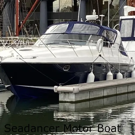 Entire Boat At St Katherine Docks 2 Available Select Using Options * 런던