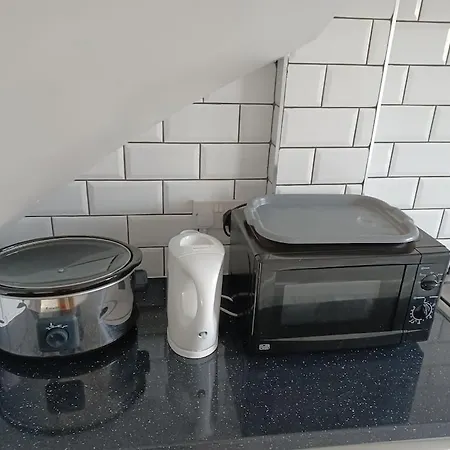 Bethel- Beautiful New 1 Bed House Near Station