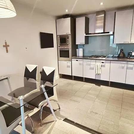 Apartment Custom House London
