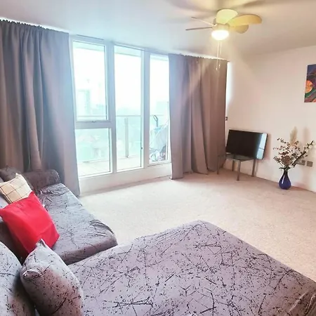 Apartment Custom House London