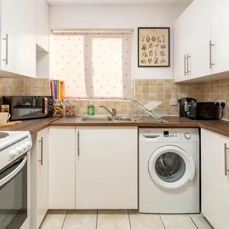 2 Bedroom Flat Near Excel Apartment