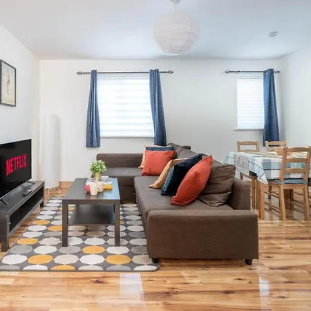 2 Bedroom Flat Near Excel * London