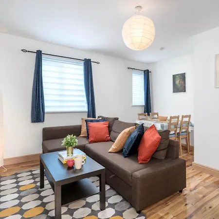 2 Bedroom Flat Near Excel