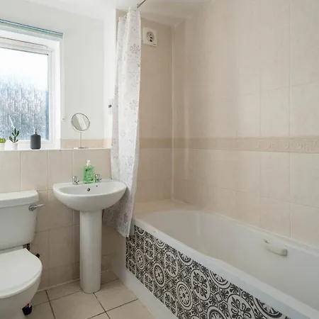 Apartment 2 Bedroom Flat Near Excel London
