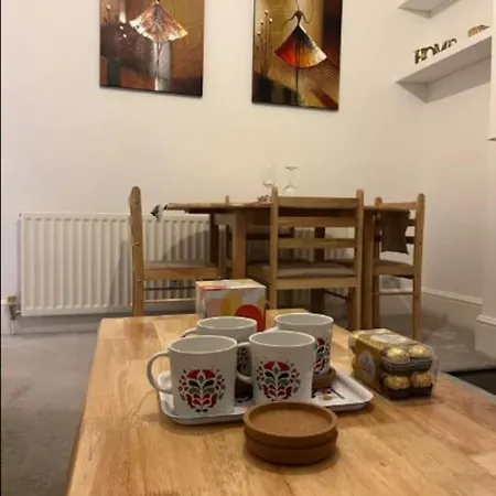 Two Bedroom Flat In Apartment *