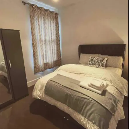 Two Bedroom Flat In Apartment