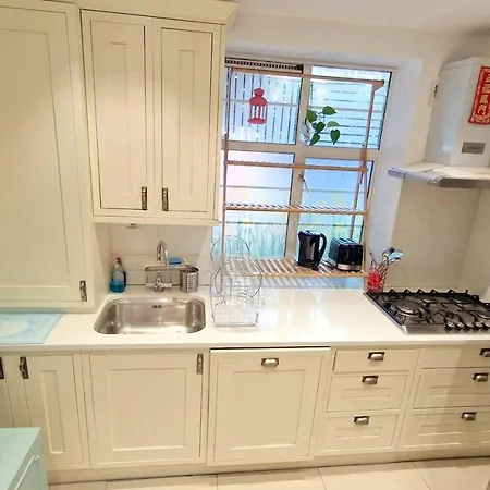 Modern 3-bed House In Surrey Quays Londen