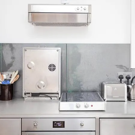 Stylish And Unique 1 Bedroom Flat In Shoreditch London