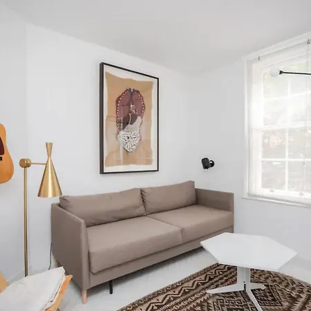 Stylish And Unique 1 Bedroom Flat In Shoreditch Apartment London