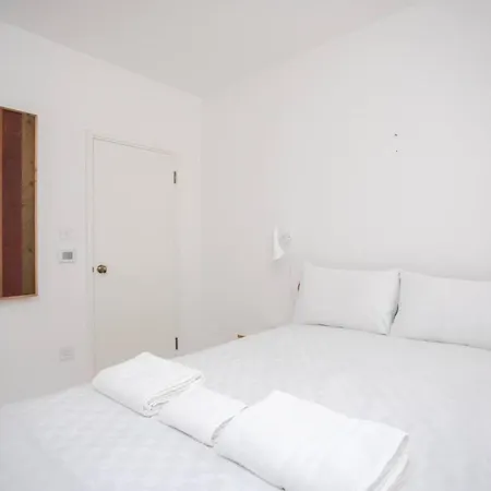 Stylish And Unique 1 Bedroom Flat In Shoreditch Apartment London