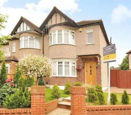 Tj Homes - One Double Bed With Garden View - Next To Tube Station * Ruislip