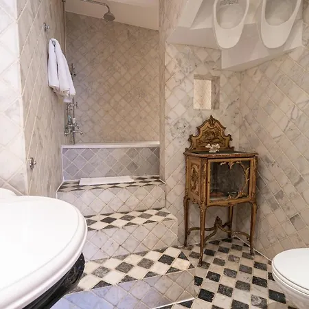Stone Built Vintage Chic House In The Heart Of Knightsbridge * London