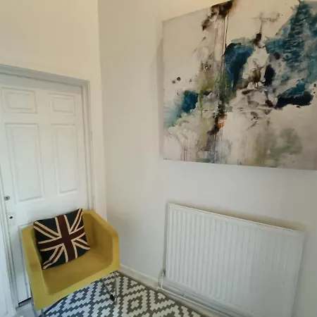 Holiday home 2 Bed Functional House Close To Manor Park Train Station *