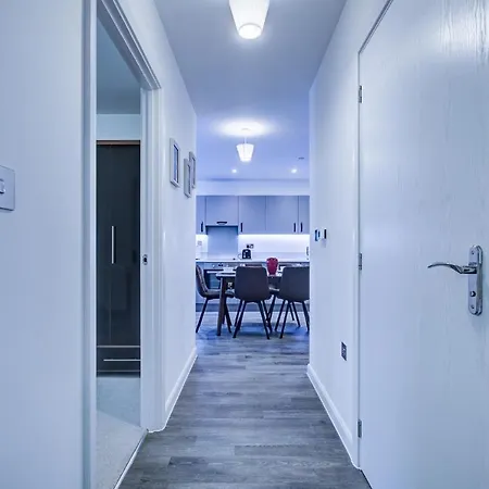 Apartment 2 Bed 2 Bath Modern In East Acton