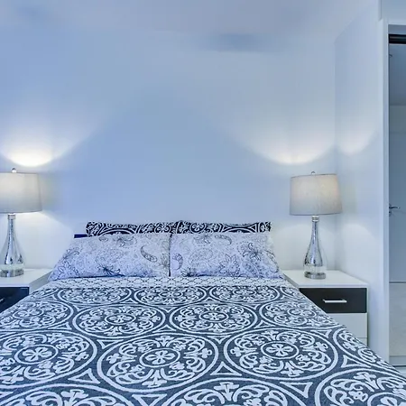 2 Bed 2 Bath Modern In East Acton Apartment London
