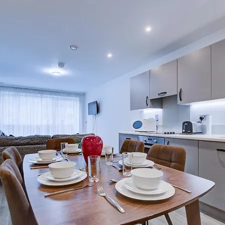 2 Bed 2 Bath Modern In East Acton Apartment London