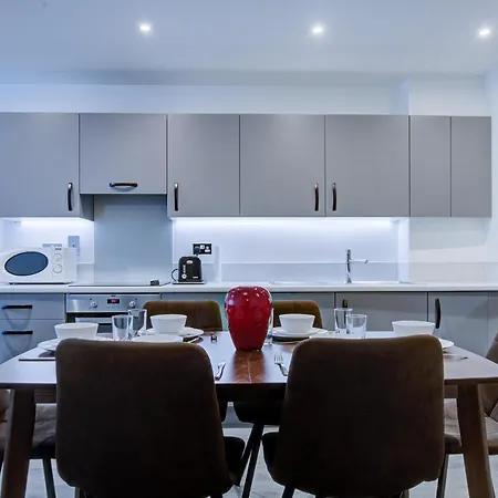 2 Bed 2 Bath Modern In East Acton Apartment