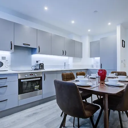 Apartment 2 Bed 2 Bath Modern In East Acton