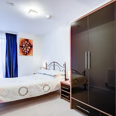 2 Bed 2 Bath Modern In East Acton Apartment