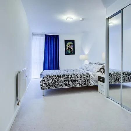 Apartment 2 Bed 2 Bath Modern In East Acton London