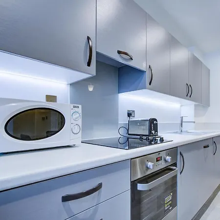 2 Bed 2 Bath Modern In East Acton London