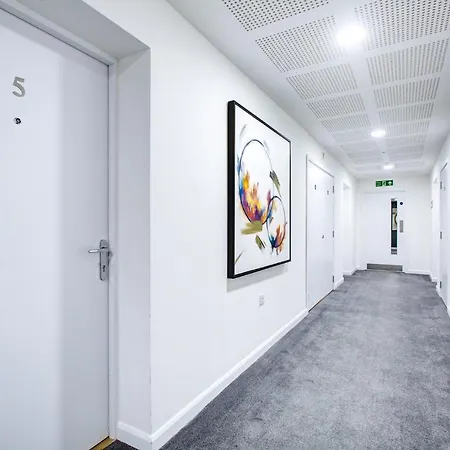 Apartment 2 Bed 2 Bath Modern In East Acton