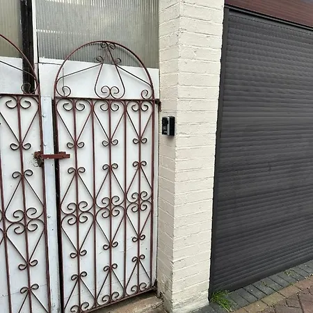 Amazing And Romantic O2 Arena 4 Bedrooms House Free Parking *