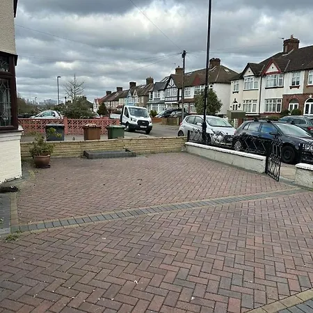 Holiday home Amazing And Romantic O2 Arena 4 Bedrooms House Free Parking London