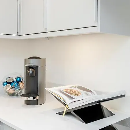 Luxury Mayfair Townhouse With A/c 3br 3ba