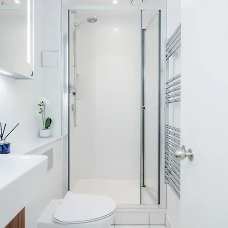 Holiday home Luxury Mayfair Townhouse With A/c 3br 3ba *