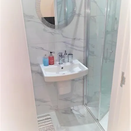 Appartement La Vie - Entire - Next To District Elizabeth Line Tube Station - Near London & Wembley *