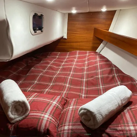 Entire Boat At St Katherine Docks 2 Available Select Using Options Bateau-hôtel Londres
