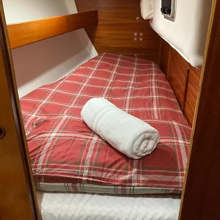 Bateau-hôtel Entire Boat At St Katherine Docks 2 Available Select Using Options