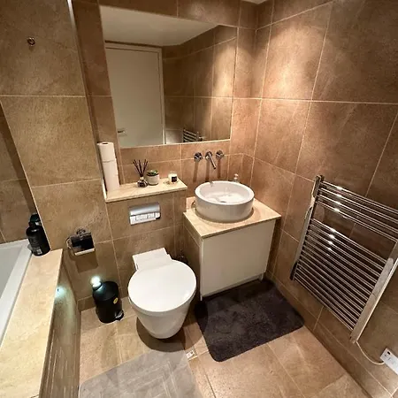 Apartment Deluxe Penthouse Riverside View 2 Bedroom Flat With Lift - Old Industrial Factory Warehouse London