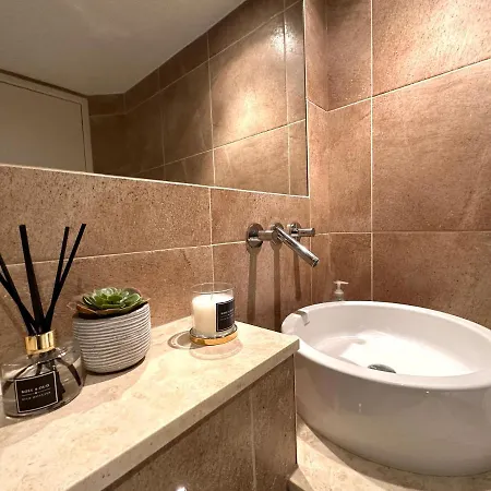 Deluxe Penthouse Riverside View 2 Bedroom Flat With Lift - Old Industrial Factory Warehouse Apartment *