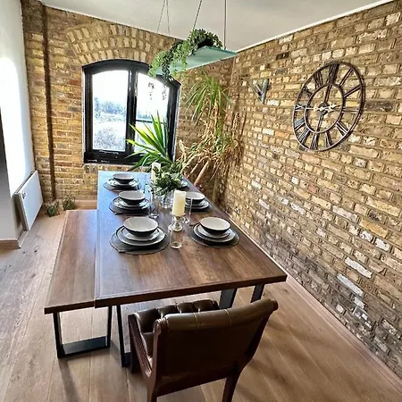 Deluxe Penthouse Riverside View 2 Bedroom Flat With Lift - Old Industrial Factory Warehouse Londres