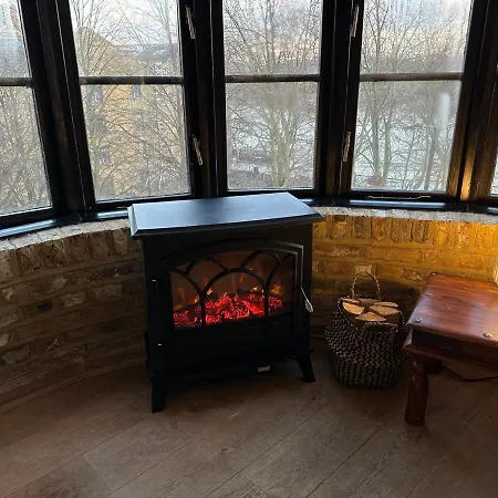 Deluxe Penthouse Riverside View 2 Bedroom Flat With Lift - Old Industrial Factory Warehouse Apartment London