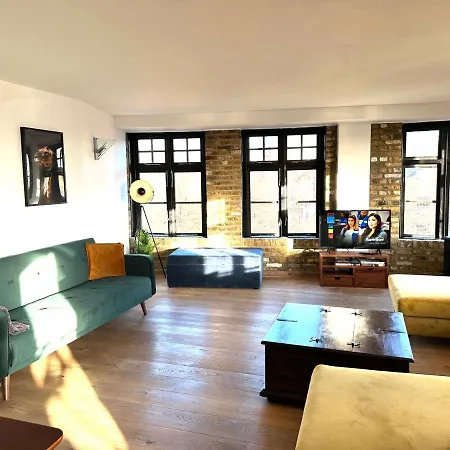 Deluxe Penthouse Riverside View 2 Bedroom Flat With Lift - Old Industrial Factory Warehouse London