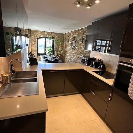 Deluxe Penthouse Riverside View 2 Bedroom Flat With Lift - Old Industrial Factory Warehouse * London