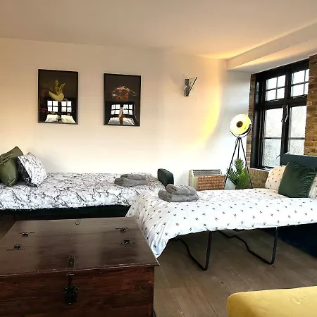 Deluxe Penthouse Riverside View 2 Bedroom Flat With Lift - Old Industrial Factory Warehouse Apartment *