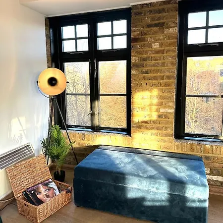 Deluxe Penthouse Riverside View 2 Bedroom Flat With Lift - Old Industrial Factory Warehouse Apartment London