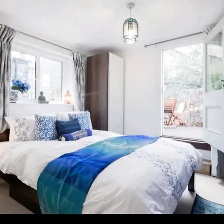 Stylish With Private Bath & Terrace In Super Clapham Junction Minutes From Victoria, Waterloo Homestay London