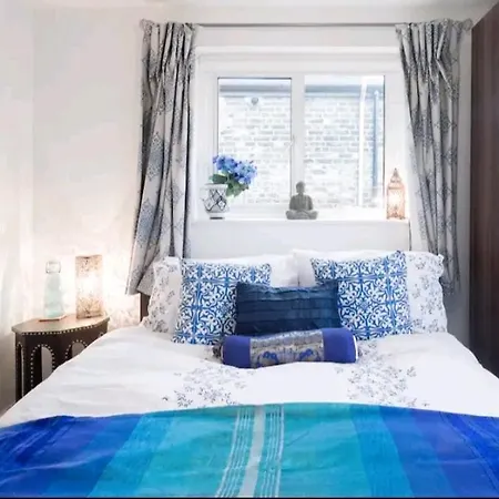 Stylish With Private Bath & Terrace In Super Clapham Junction Minutes From Victoria, Waterloo Homestay London